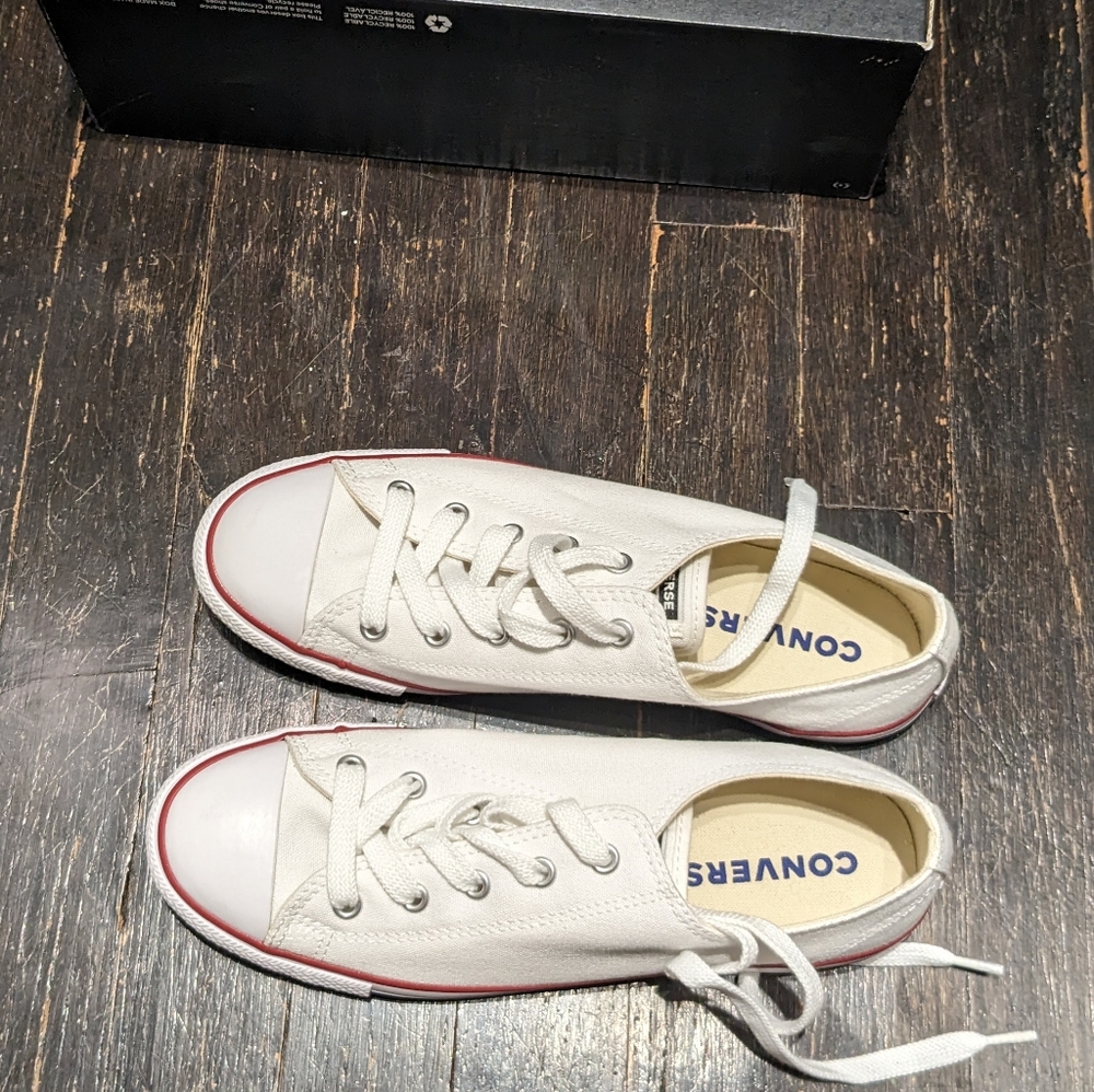 New in Box Converse Womens Dainty Lo-Pro Shoes White Red and Blue Stripes Sz 8